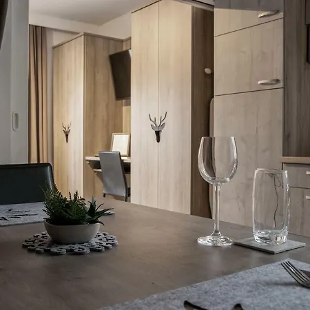 Edelweiss Apartment *
